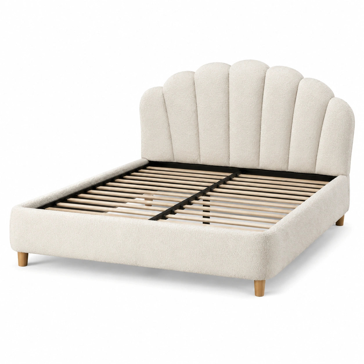 Letto matrimoniale imbottito in bouclé avorio 160 × 200 cm con testiera a conchiglia e rete a doghe